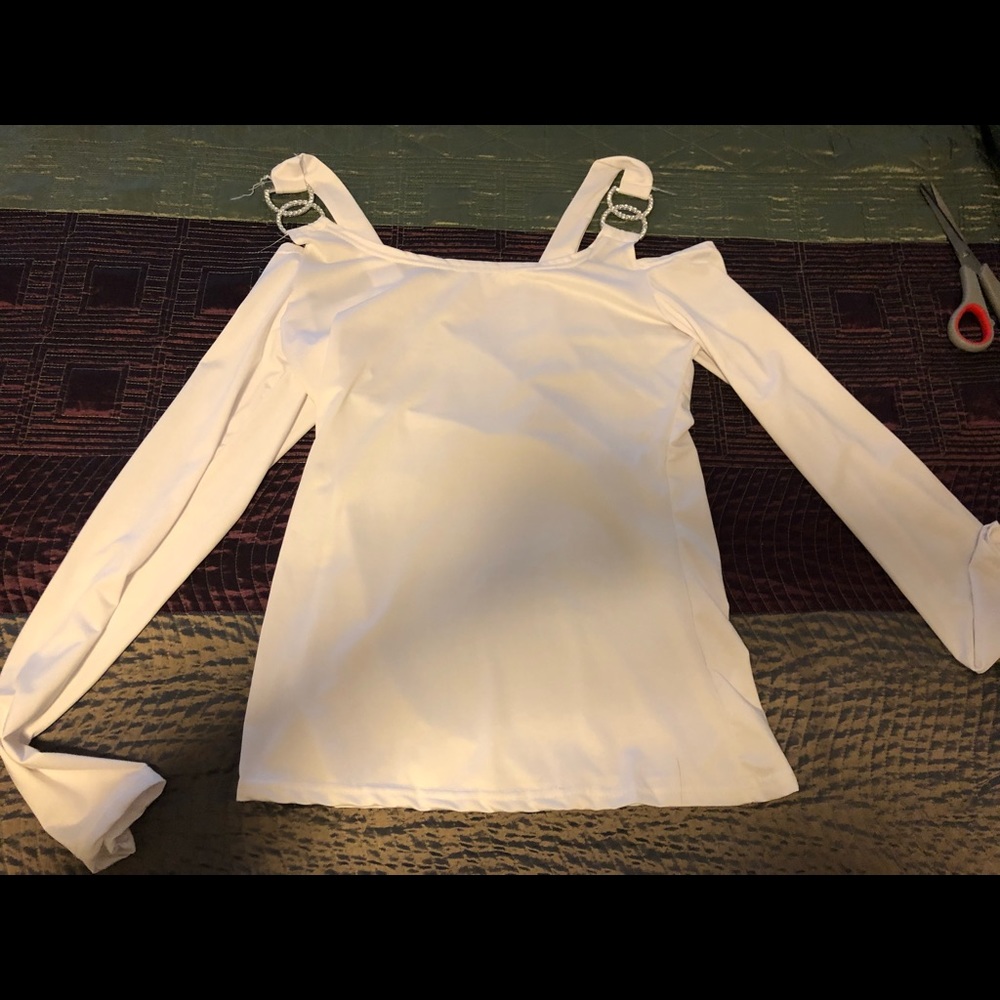 White stretchy long sleeve bare shoulder shirt